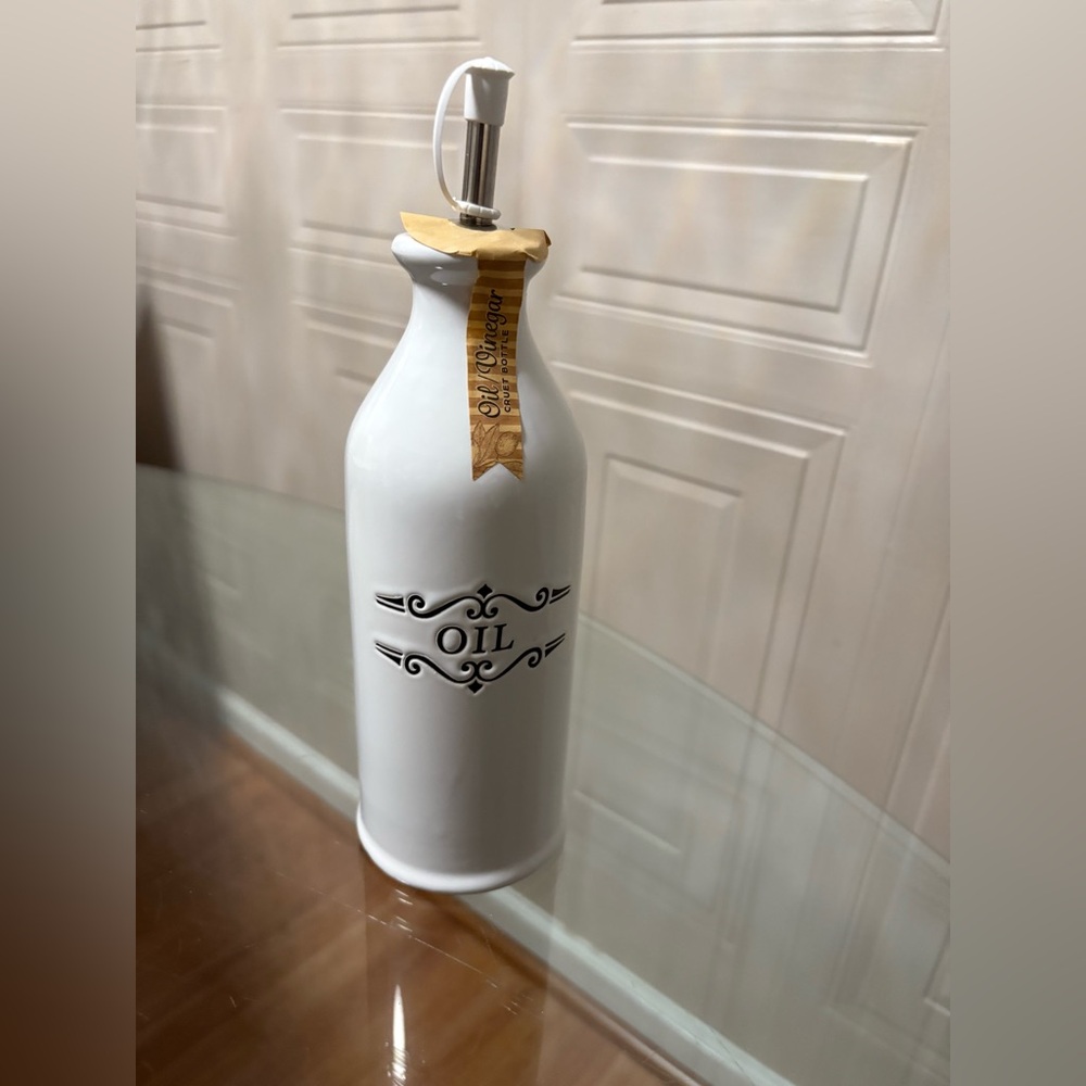 - - Brand New American Atelier  Vinegar Oil Bottle Clear Glass Dispenser.